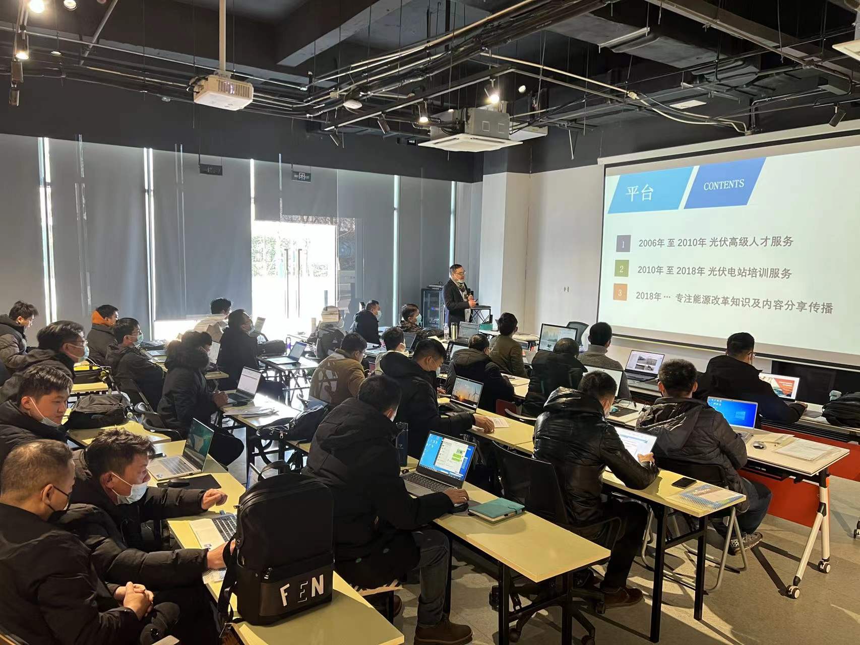 第100期光伏設(shè)計(jì)培訓(xùn)班在無錫淘光伏學(xué)院總部基地圓滿舉辦